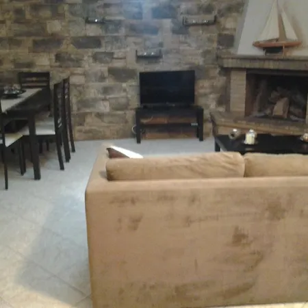 Alikes Close To International Airport And Rafina Port *