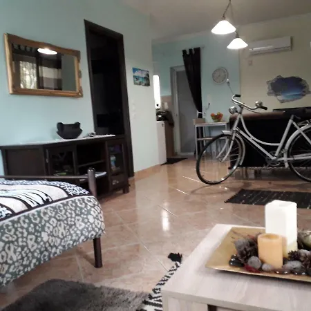 Apartment Alikes Close To International Airport And Rafina Port *